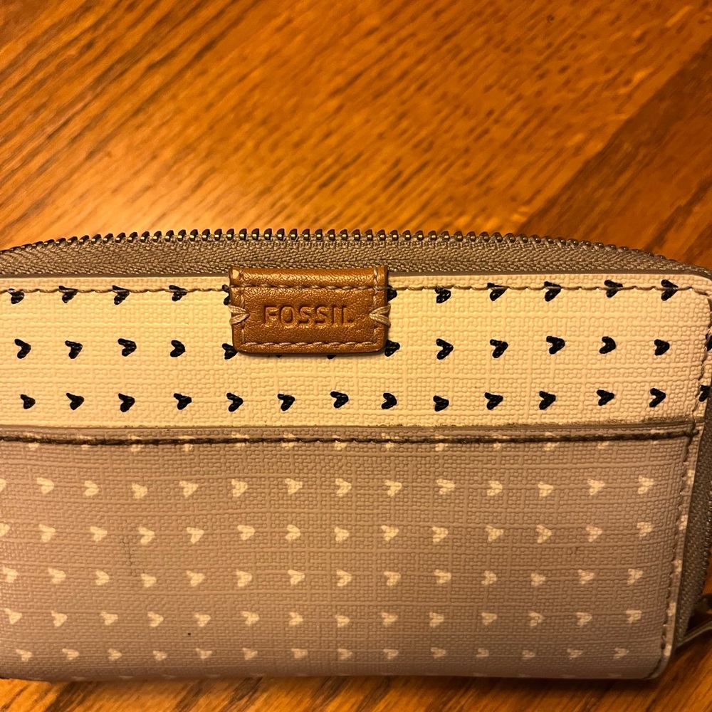 Fossil Beige and Brown Heart Wallet